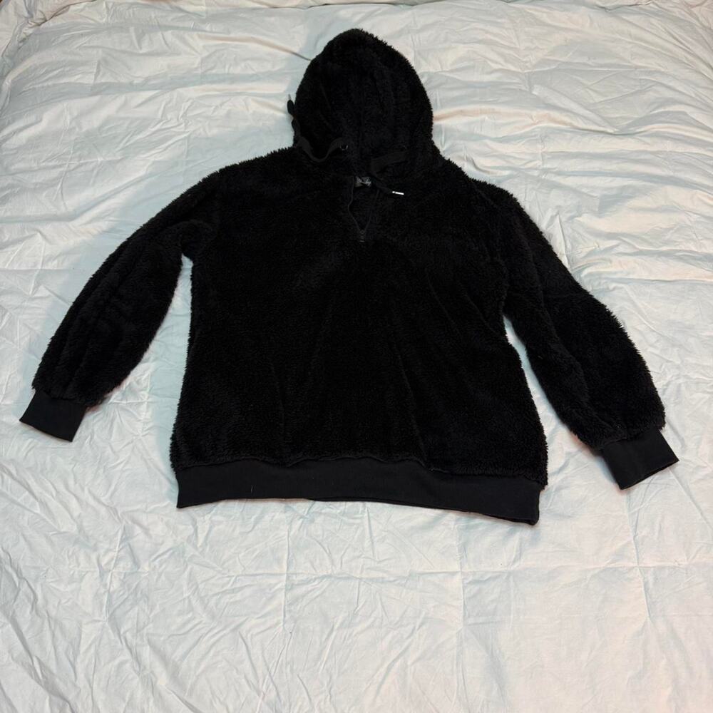 Yanekop Fluffy Black Hoodie